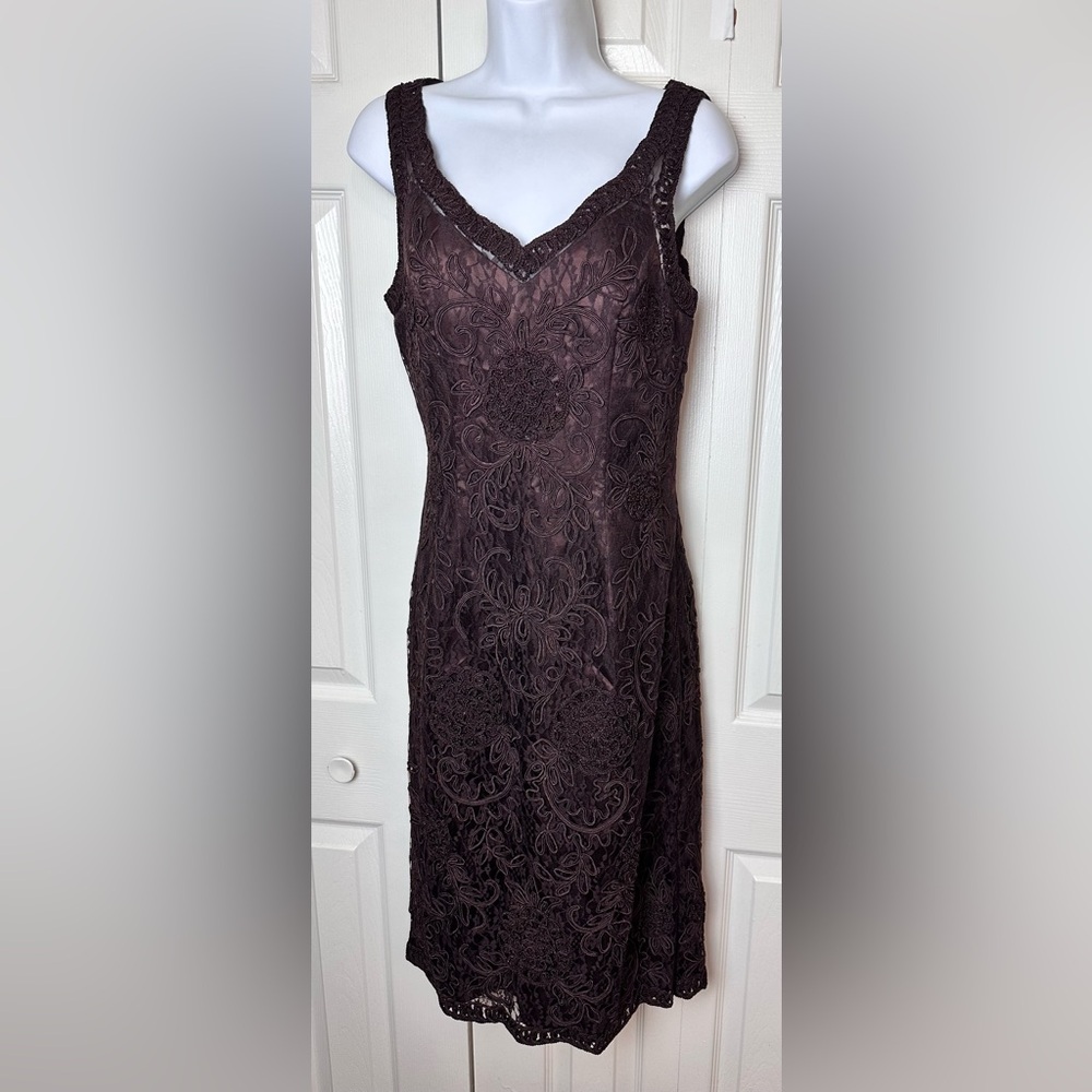SUE WONG Nocturne Lace Dress Brown Shift Sheath VNeckline Classic Look Designer